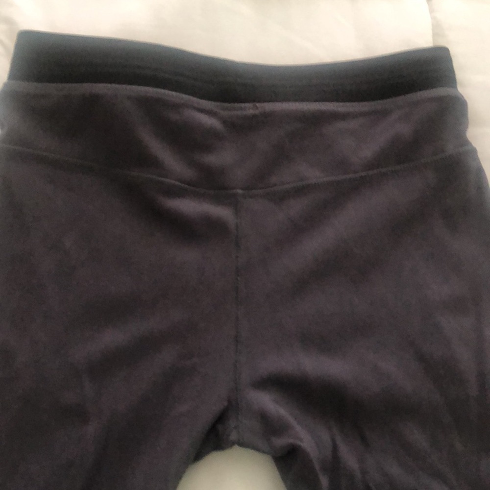 Fabletics leggings in dark gray w black waist 2 front zippers pockets & bottom - Picture 9 of 9